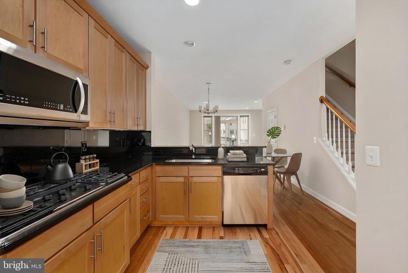 3327 Kemper Rd, Arlington, VA 22206