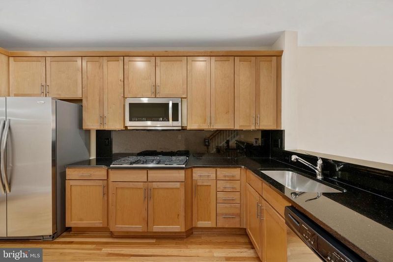 3327 Kemper Rd, Arlington, VA 22206