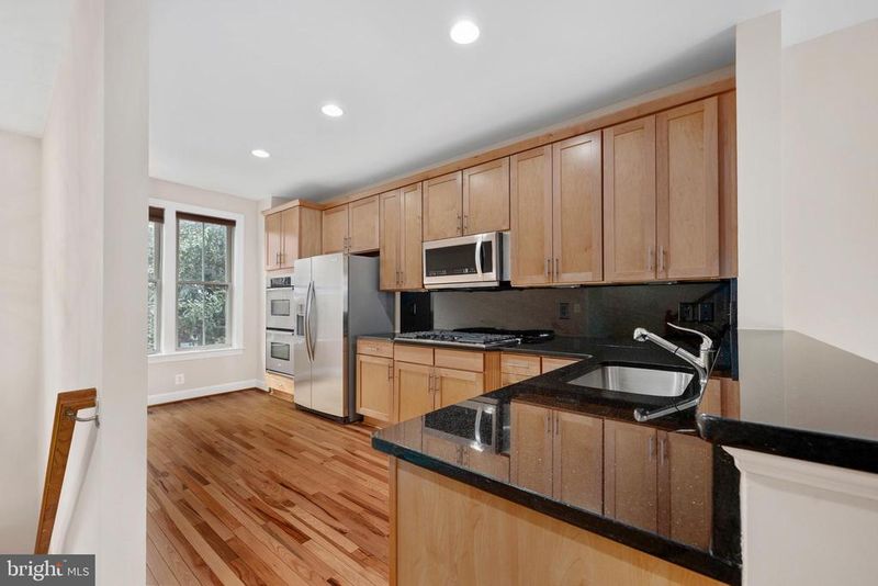 3327 Kemper Rd, Arlington, VA 22206