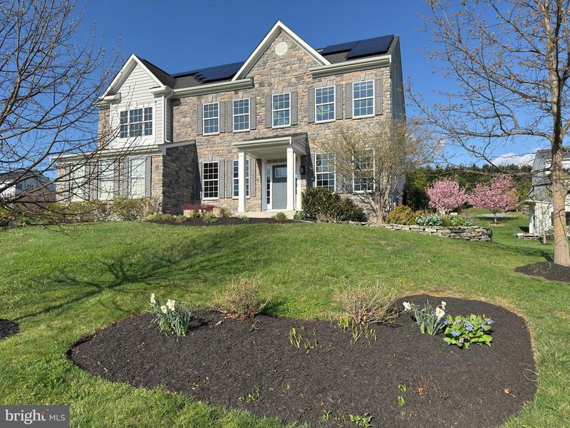 8 Ramsdell Ct, Round Hill, VA 20141