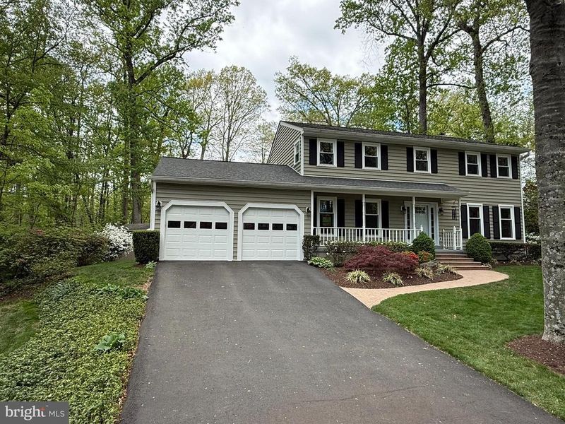 5810 Hall St, Burke, VA 22015