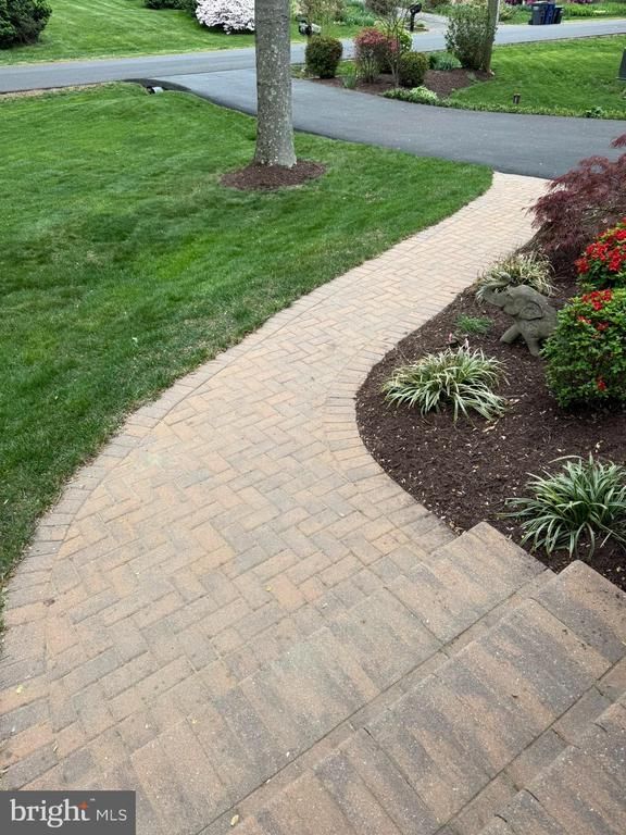 5810 Hall St, Burke, VA 22015