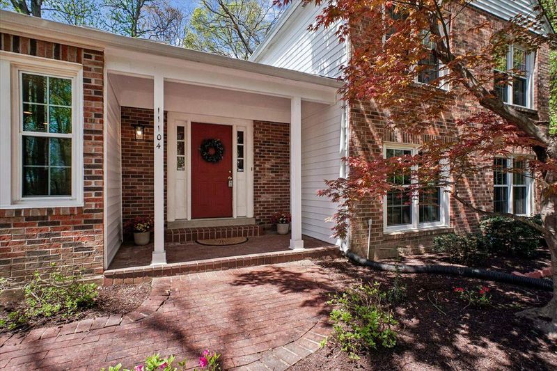 11104 Loran Rd, Great Falls, VA 22066