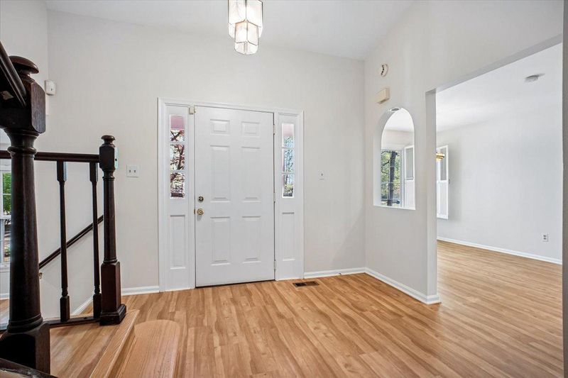 11104 Loran Rd, Great Falls, VA 22066