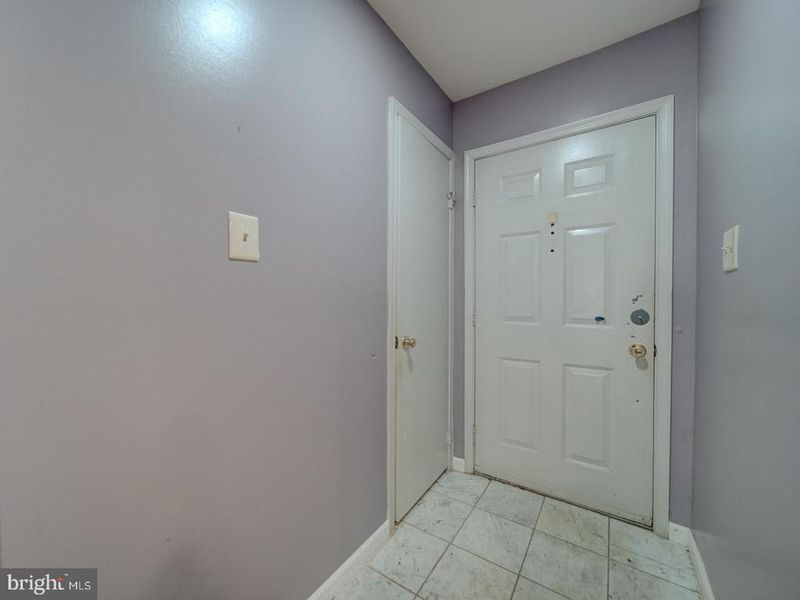 9865 High Water Ct, Burke, VA 22015