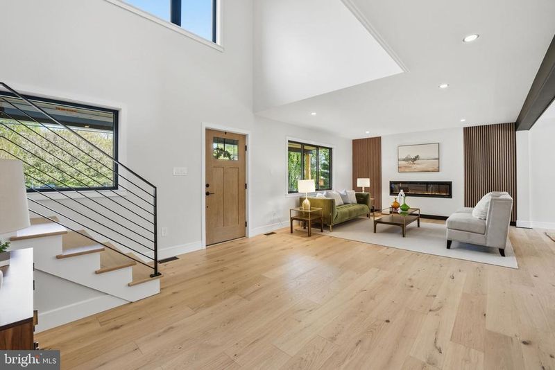 7109 Idylwood Rd, Falls Church, VA 22043