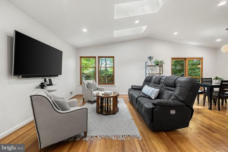 8408 Brewster Dr, Alexandria, VA 22308