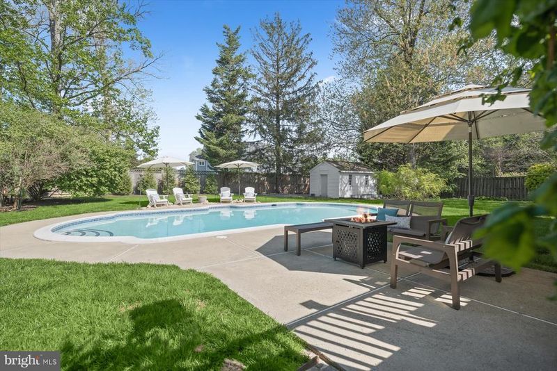 2807 Maple Ln, Fairfax, VA 22031