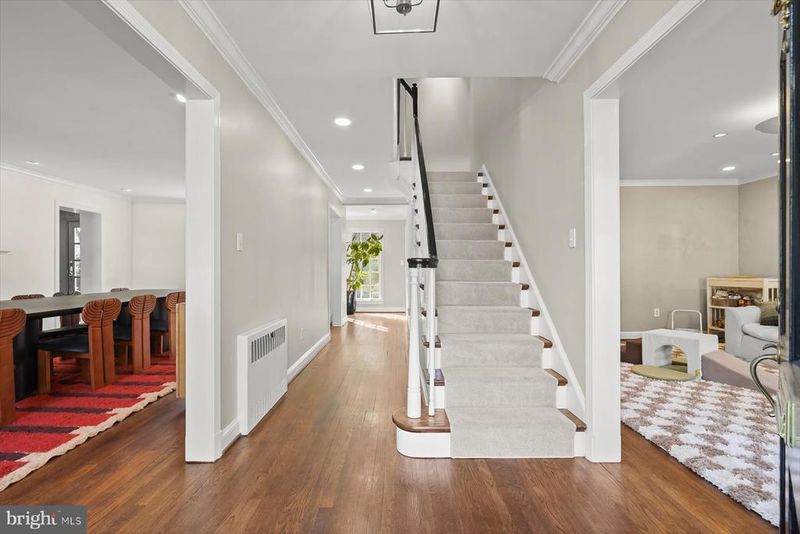 5706 Rockmere Dr, Bethesda, MD 20816