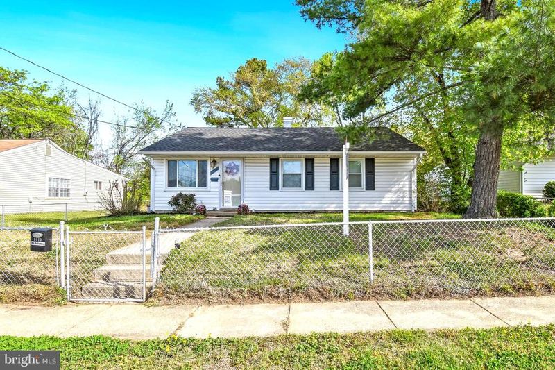 1010 Elkhart St, Oxon Hill, MD 20745
