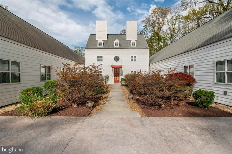 10310 Riverwood Dr, Potomac, MD 20854