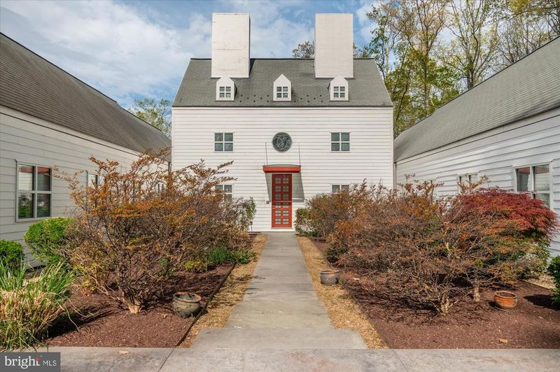 10310 Riverwood Dr, Potomac, MD 20854