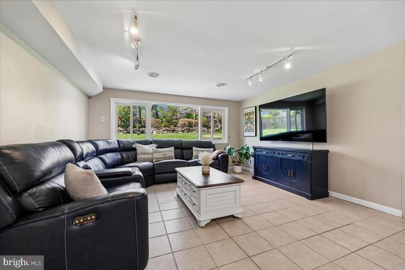 304 Twinbrook Pw, Rockville, MD 20851