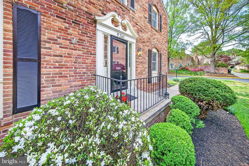 9261 Bailey Ln, Fairfax, VA 22031