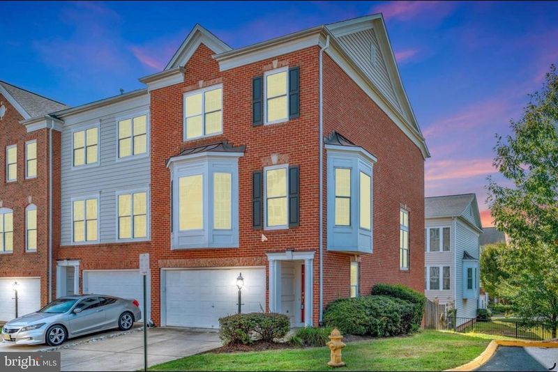 2433 Brookmoor Ln, Woodbridge, VA 22191