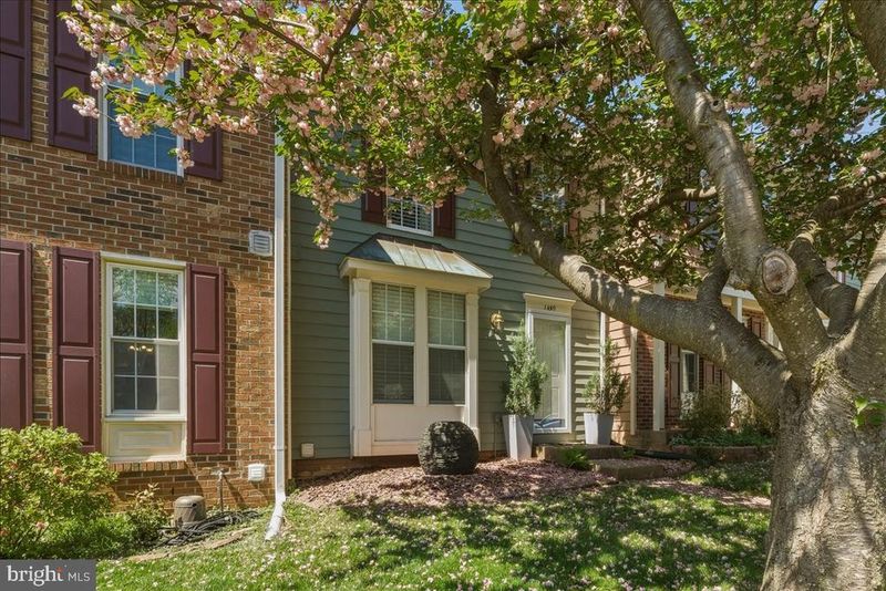 1490 Autumn Ridge Cir, Reston, VA 20194