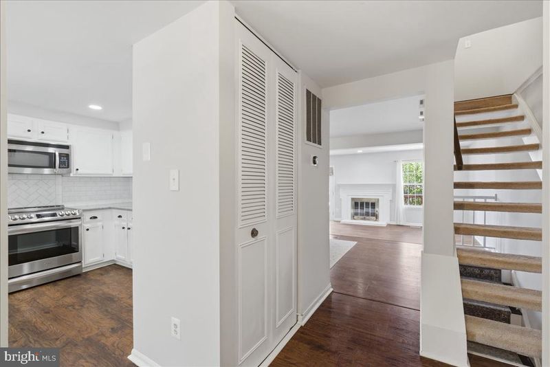 1490 Autumn Ridge Cir, Reston, VA 20194