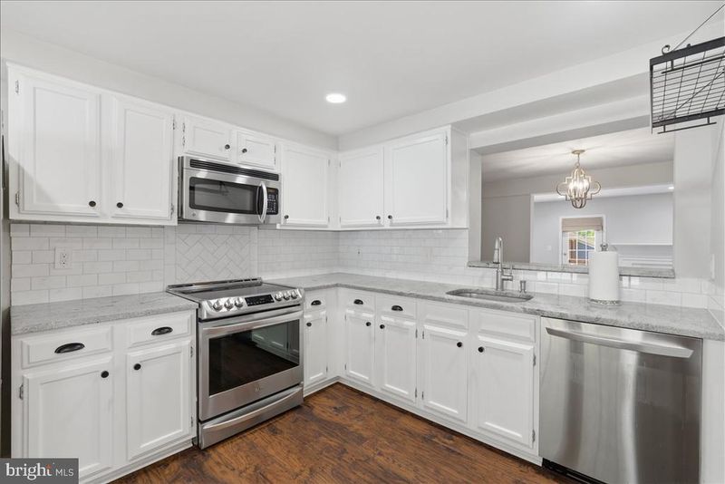 1490 Autumn Ridge Cir, Reston, VA 20194