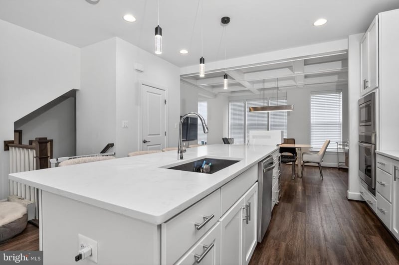 5207 Ridgeview Retreat Dr, Chantilly, VA 20151