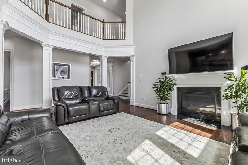 42058 Barrymoore Pl, Chantilly, VA 20152