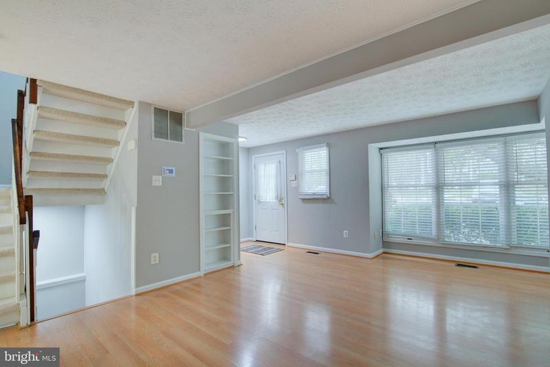 1552 Poplar Grove Dr, Reston, VA 20194