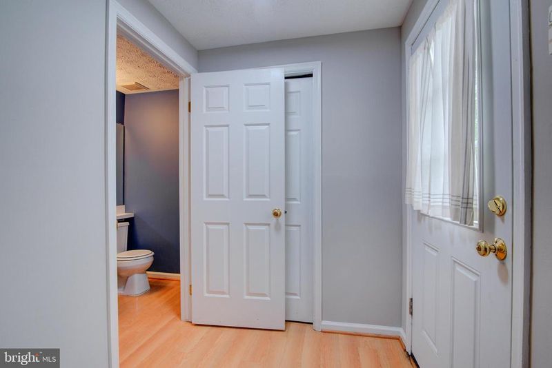 1552 Poplar Grove Dr, Reston, VA 20194
