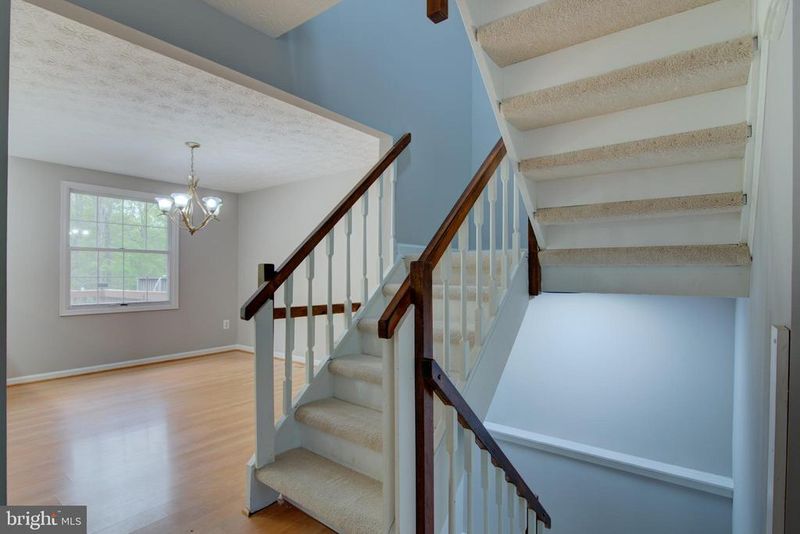 1552 Poplar Grove Dr, Reston, VA 20194