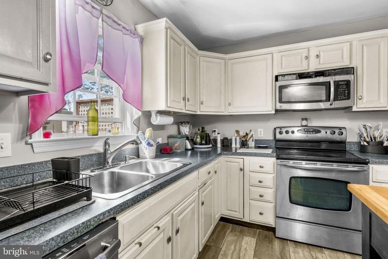 615 Mann Rd, Deale, MD 20751