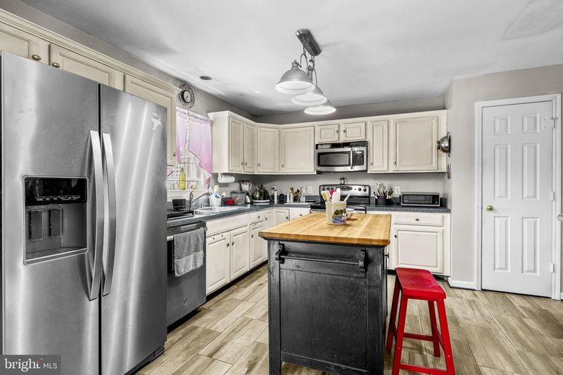615 Mann Rd, Deale, MD 20751