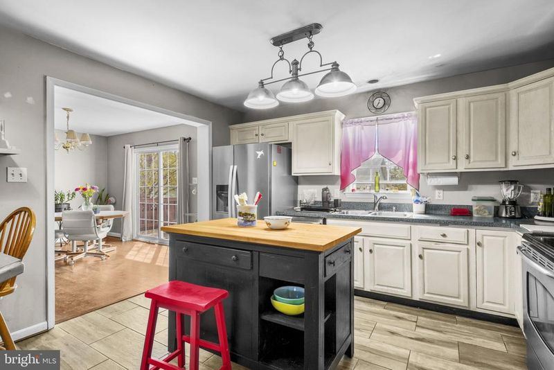 615 Mann Rd, Deale, MD 20751