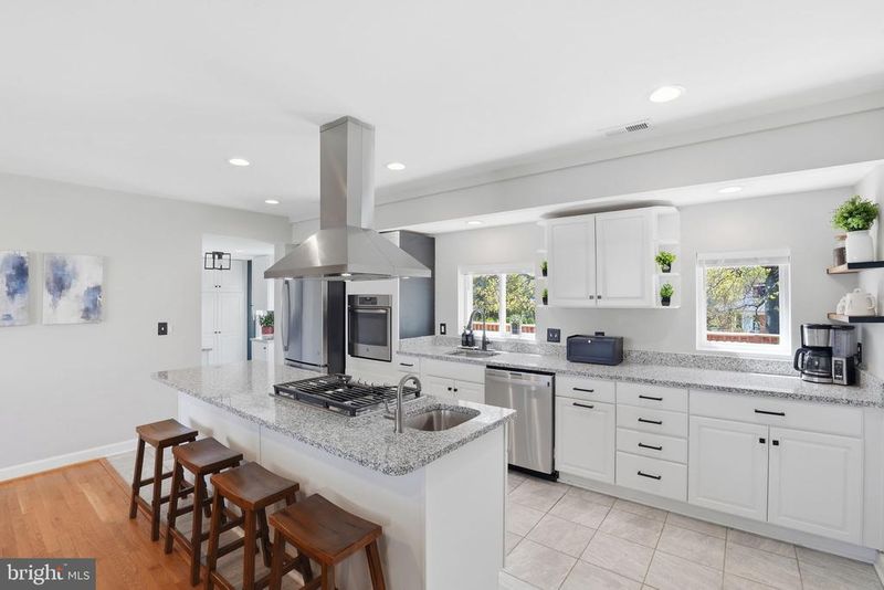 2209 Rollins Dr, Alexandria, VA 22307