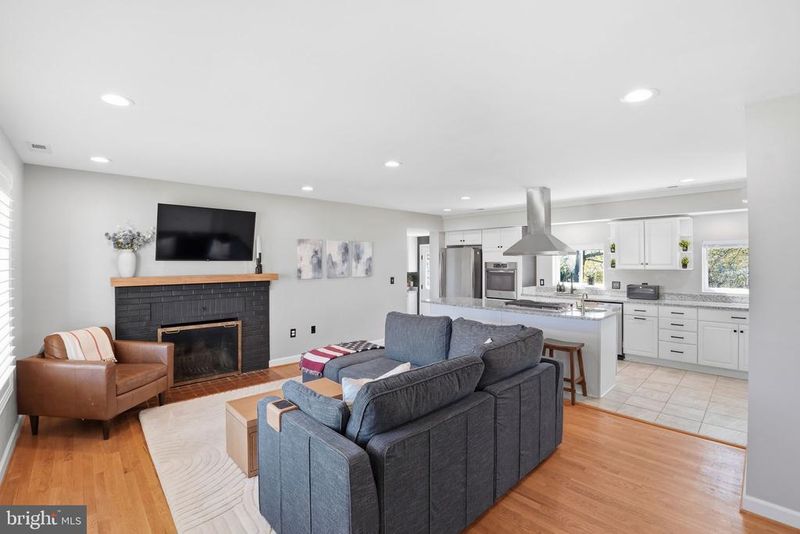 2209 Rollins Dr, Alexandria, VA 22307