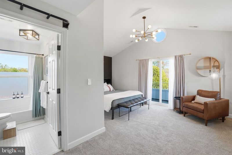 2209 Rollins Dr, Alexandria, VA 22307