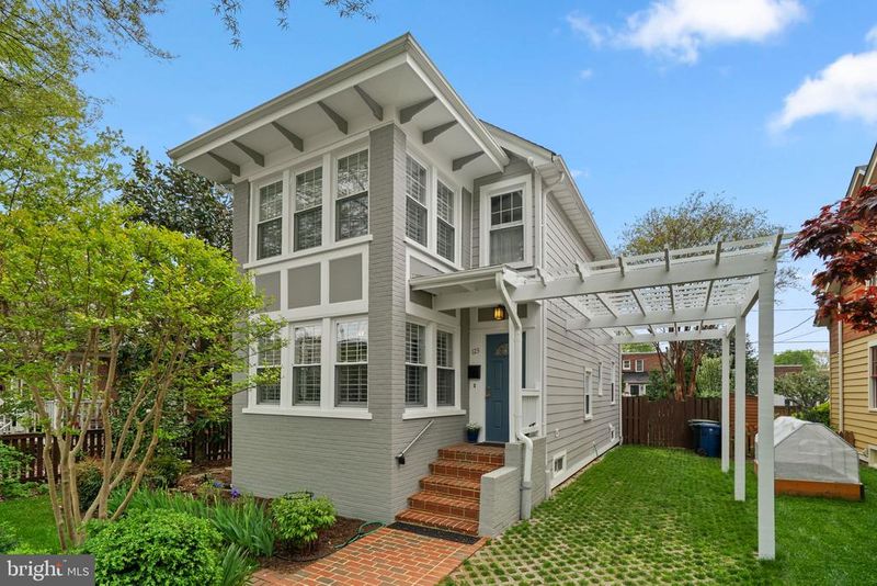 123 E Walnut St, Alexandria, VA 22301