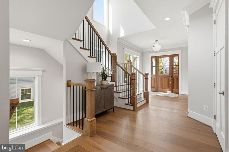 439 Lewis St NW, Vienna, VA 22180