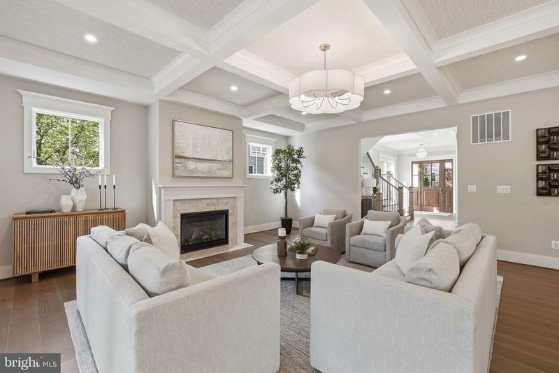 439 Lewis St NW, Vienna, VA 22180