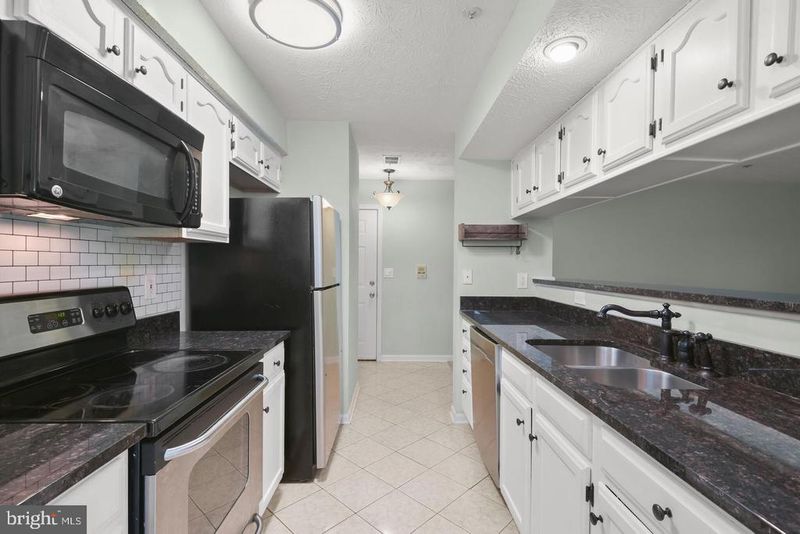 6205 Sandpiper Ct #201, Elkridge, MD 21075