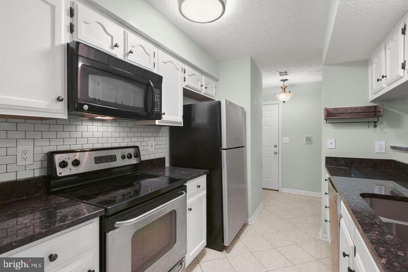 6205 Sandpiper Ct #201, Elkridge, MD 21075