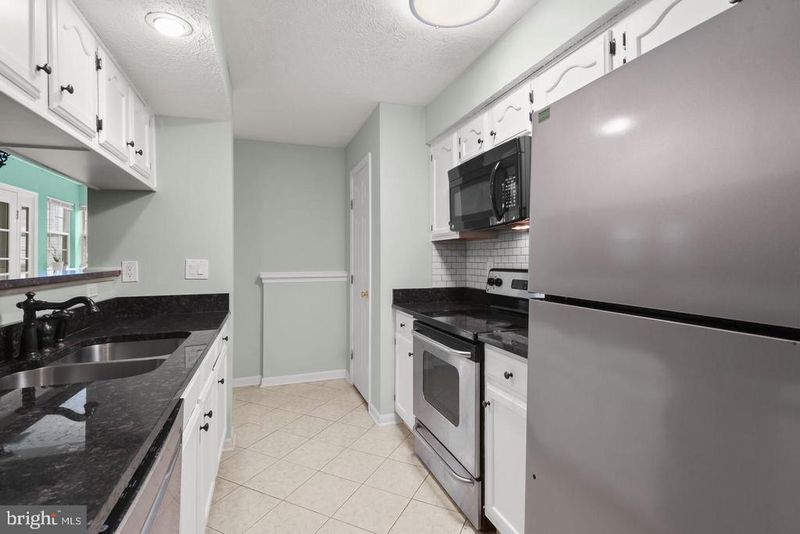 6205 Sandpiper Ct #201, Elkridge, MD 21075