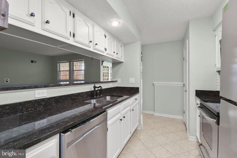 6205 Sandpiper Ct #201, Elkridge, MD 21075