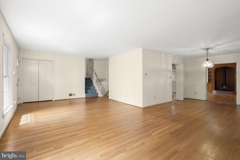 9720 Byeforde Rd, Kensington, MD 20895