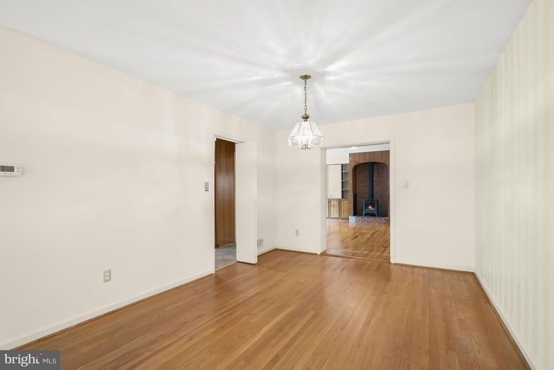 9720 Byeforde Rd, Kensington, MD 20895