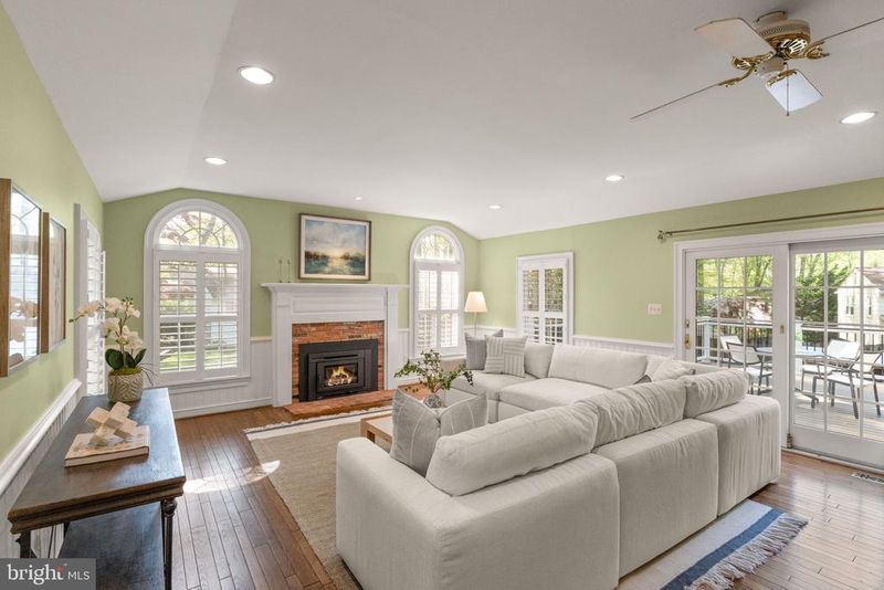 4839 Red Fox Dr, Annandale, VA 22003