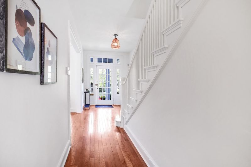2855 29th St NW, Washington, DC 20008