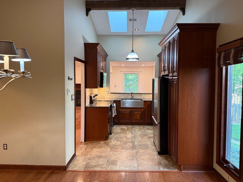 10407 Nellie White Ln, Fairfax, VA 22032