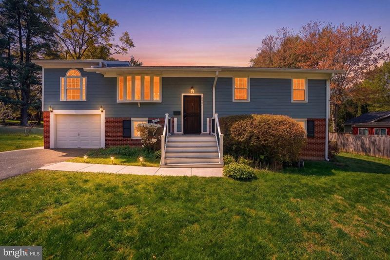 6917 Jenkins Ln, Falls Church, VA 22043