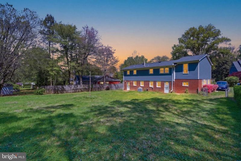 6917 Jenkins Ln, Falls Church, VA 22043