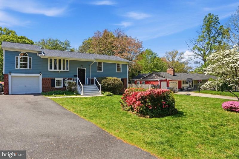 6917 Jenkins Ln, Falls Church, VA 22043