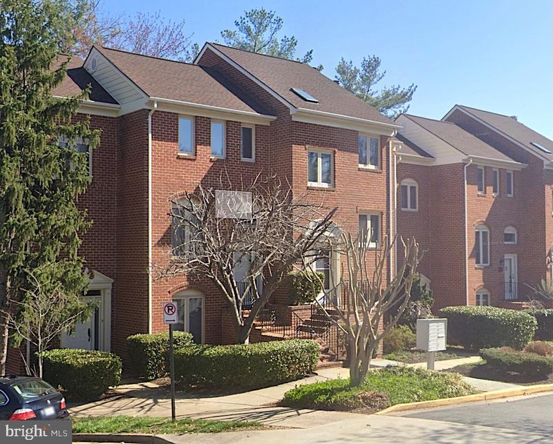 1849 N Uhle St #1, Arlington, VA 22201