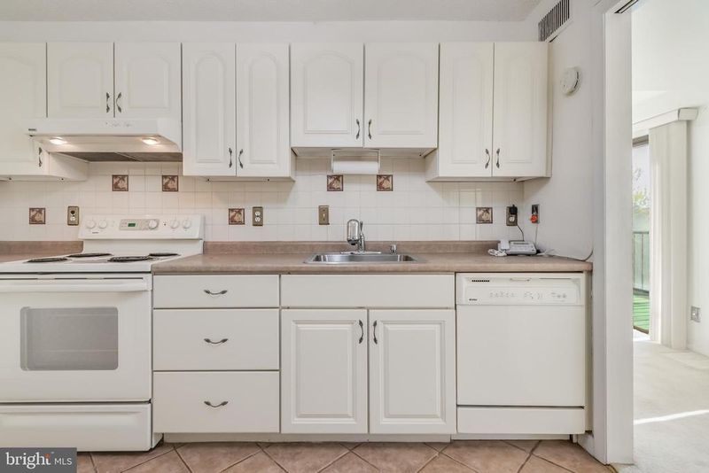 9200 Edwards Way #514, Hyattsville, MD 20783